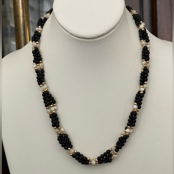 Black onyx mother of pearl gold tone bead 3-strand necklace - Picture 7 of 8